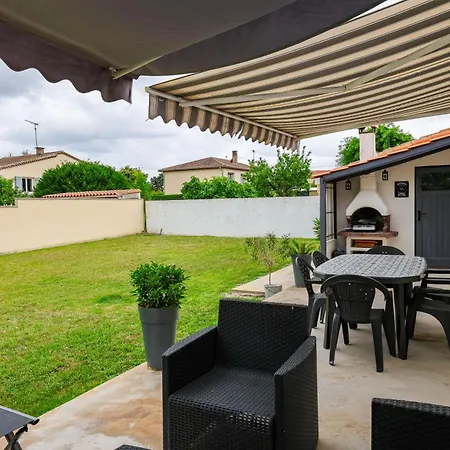 Le Saint-roch #jardin #paisible Casa de Férias